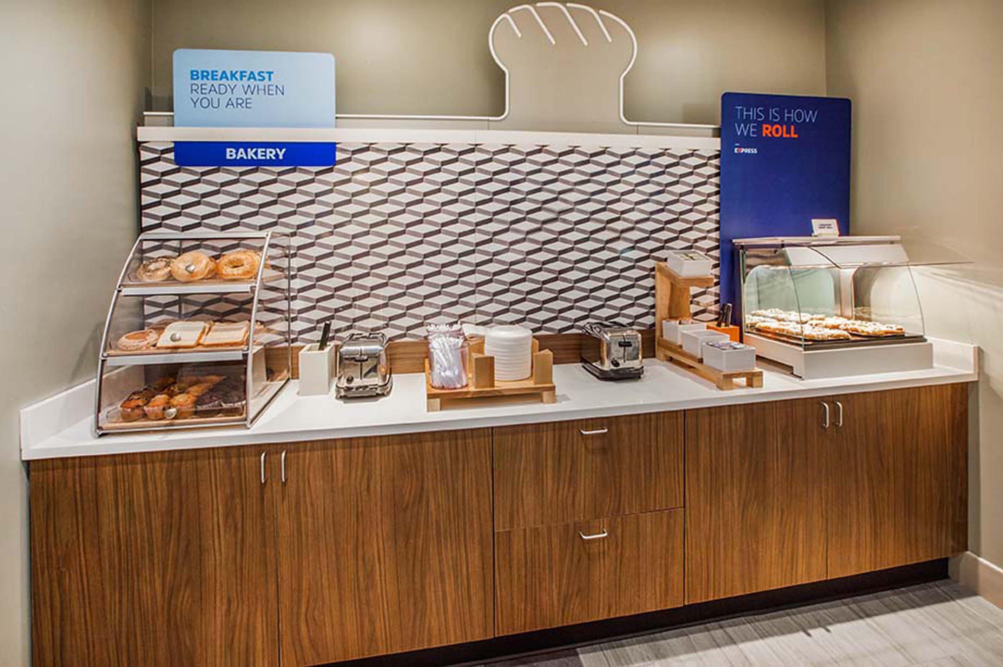 Holiday Inn Express & Suites Tulsa Midtown By Ihg Eksteriør bilde